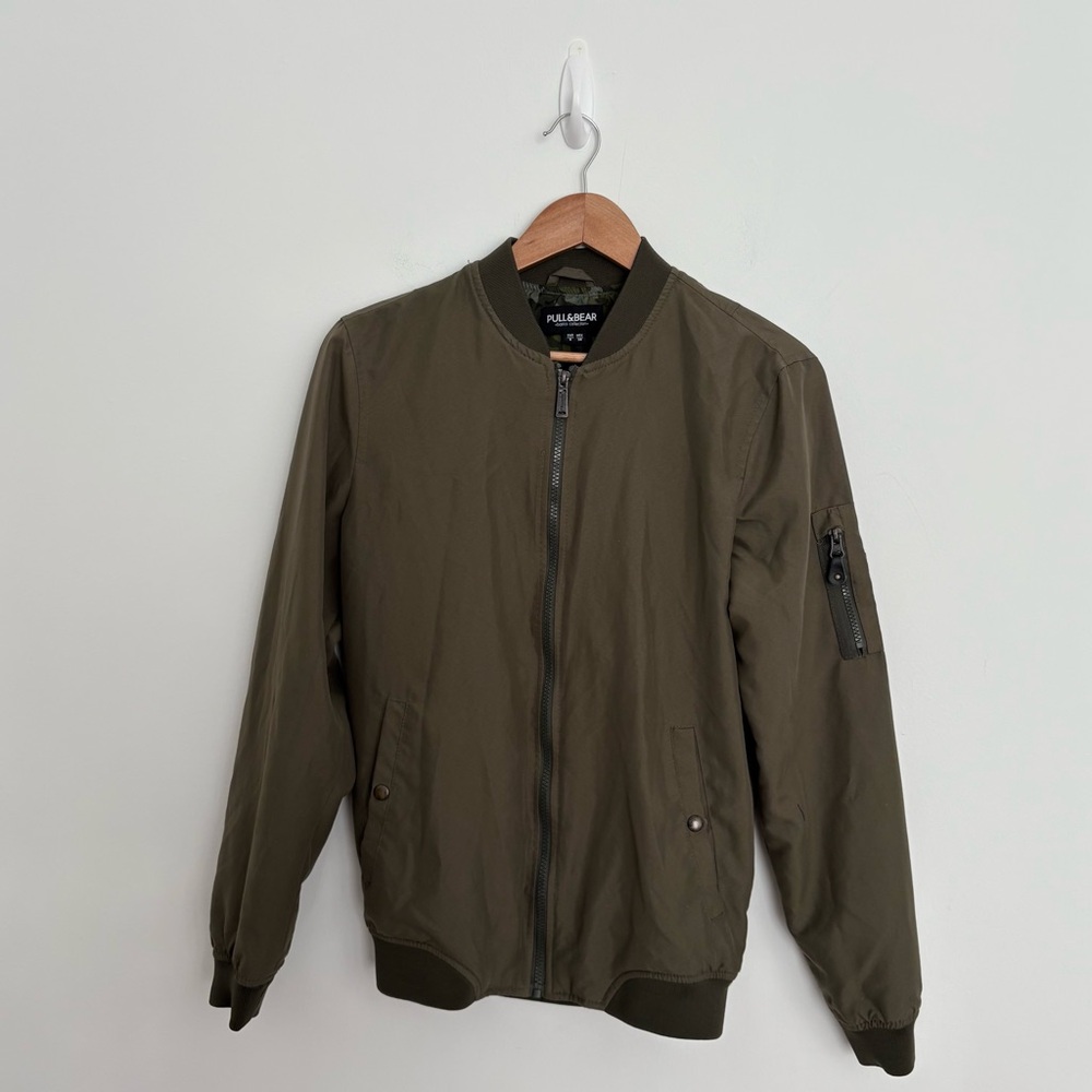 Pull&Bear Mens Bomber Jacket Small Olive Green Lightweight Ribbed Collar Casual